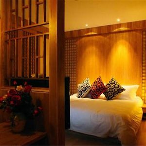Superior King Room Courtyard